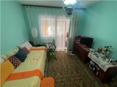 Apartament 2 cam, et 1/3, zona Comisia Centrala