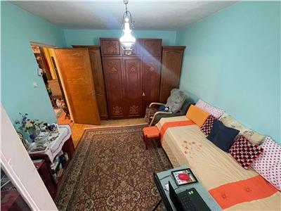 Apartament 2 cam, et 1/3, zona Comisia Centrala