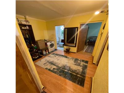 Apartament 2 cam, et 1/3, zona Comisia Centrala