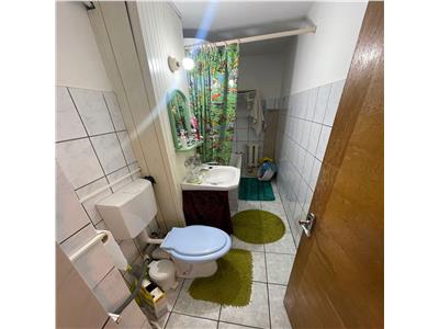Apartament 2 cam, et 1/3, zona Comisia Centrala