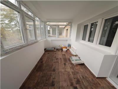 Apartament 3 camere, etaj 2, zona Longinescu  de vanzare