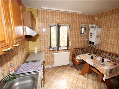 Apartament 3 camere, etaj 2, zona Longinescu  de vanzare