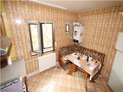 Apartament 3 camere, etaj 2, zona Longinescu  de vanzare