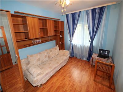 Apartament 3 camere, etaj 2, zona Longinescu  de vanzare