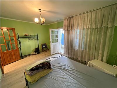 Apartament 3 camere, etaj 2, zona Longinescu  de vanzare