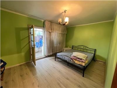 Apartament 3 camere, etaj 2, zona Longinescu  de vanzare