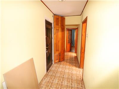 Apartament 3 camere, etaj 2, zona Longinescu  de vanzare