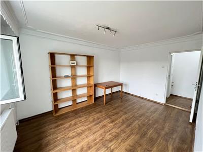 Garsoniera de vanzare in  zona Scoala 3 etaj 4 cu acoperis