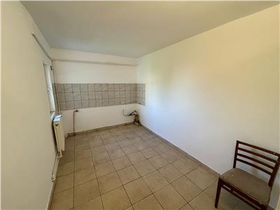 Apartament 3 camere, etaj 3/3 cu acoperis, Penny Market