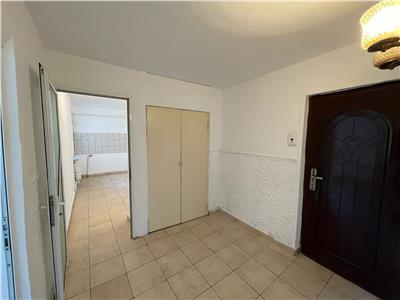 Apartament 3 camere, etaj 3/3 cu acoperis, Penny Market