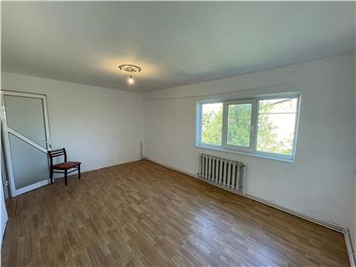Apartament 3 camere, etaj 3/3 cu acoperis, Penny Market