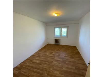 Apartament 3 camere, etaj 3/3 cu acoperis, Penny Market