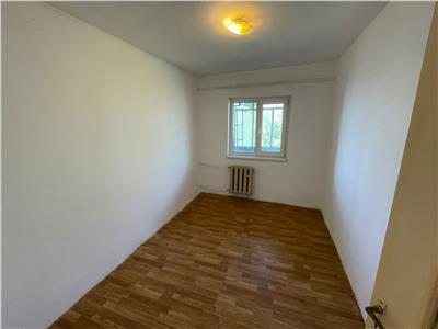 Apartament 3 camere, etaj 3/3 cu acoperis, Penny Market