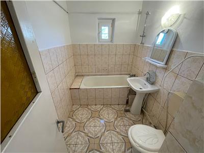 Apartament 3 camere, etaj 3/3 cu acoperis, Penny Market