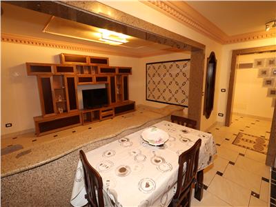 Apartament 3 camere, etaj 3, Inspectoratul Scolar  super lux