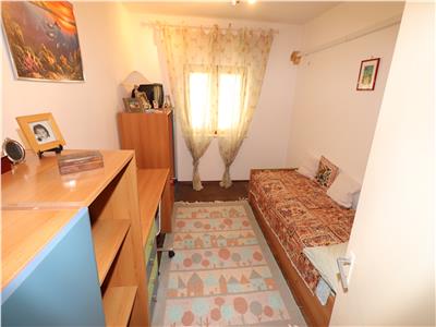 Apartament 3 camere, etaj 4 cu acoperis + termopane sud   P