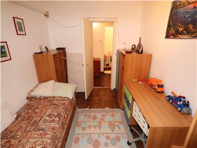 Apartament 3 camere, etaj 4 cu acoperis + termopane sud   P