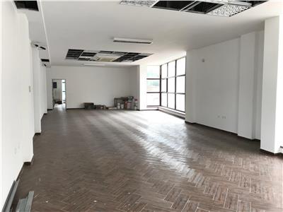 Spatiu comercial de inchiriat in spate la Finante