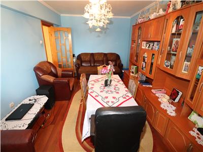 Apartament 3 camere, etaj 3 , zona Petre Liciu