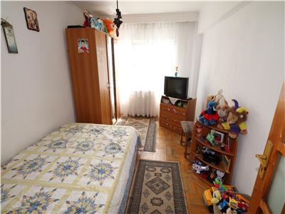 Apartament 3 camere, etaj 3 , zona Petre Liciu