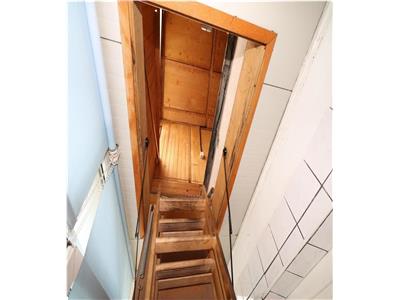 Apartament 2 camere, zona Piata  Centru , etaj 3 cu acoperis