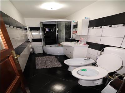 Apartament 2 camere, zona Piata  Centru , etaj 3 cu acoperis