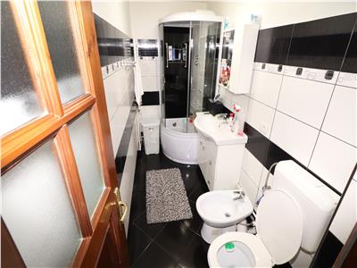Apartament 2 camere, zona Piata  Centru , etaj 3 cu acoperis