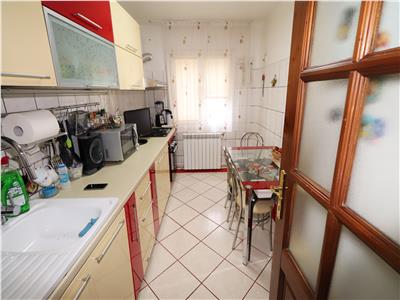 Apartament 2 camere, zona Piata - Centru , etaj 3 cu acoperis