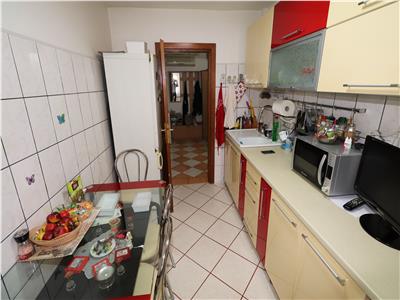 Apartament 2 camere, zona Piata  Centru , etaj 3 cu acoperis