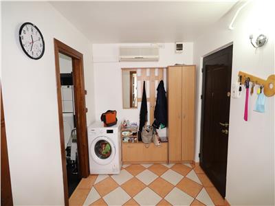 Apartament 2 camere, zona Piata  Centru , etaj 3 cu acoperis