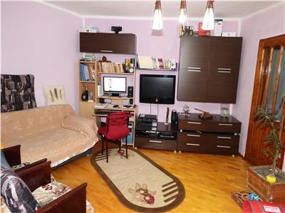 Apartament 3 camere, etaj 4, acoperis, zona Tiriac  Paco