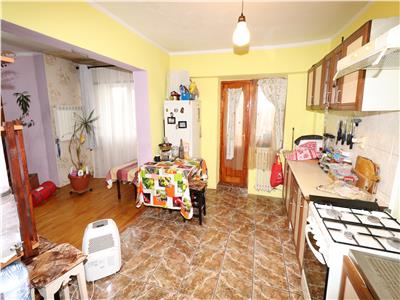 Apartament 3 camere, etaj 4, acoperis, zona Tiriac - Paco