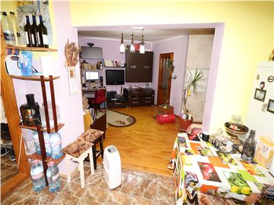 Apartament 3 camere, etaj 4, acoperis, zona Tiriac  Paco