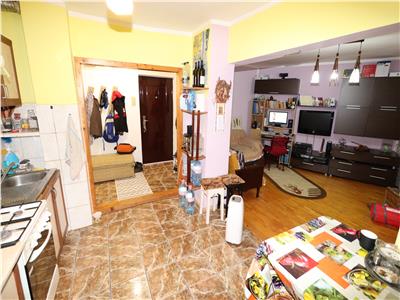 Apartament 3 camere, etaj 4, acoperis, zona Tiriac  Paco