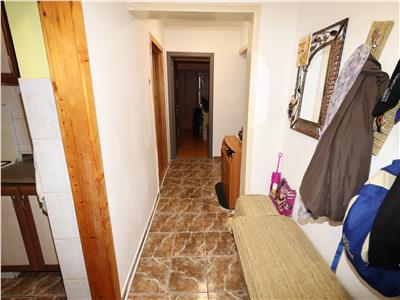 Apartament 3 camere, etaj 4, acoperis, zona Tiriac  Paco