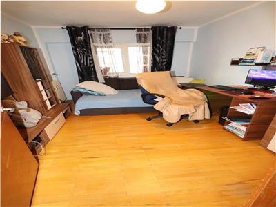 Apartament 3 camere, etaj 4, acoperis, zona Tiriac  Paco