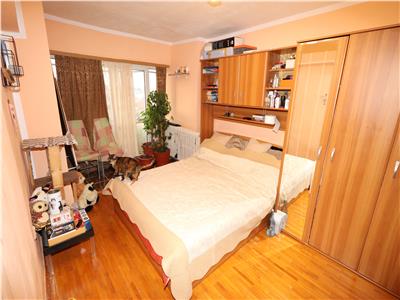 Apartament 3 camere, etaj 4, acoperis, zona Tiriac  Paco