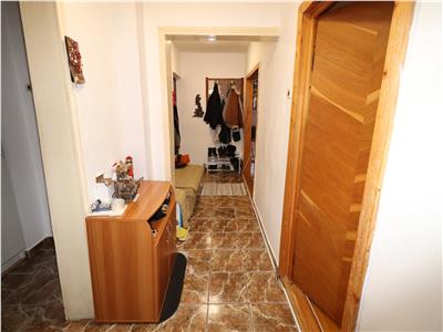 Apartament 3 camere, etaj 4, acoperis, zona Tiriac  Paco