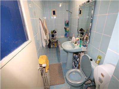 Apartament 3 camere, etaj 4, acoperis, zona Tiriac  Paco