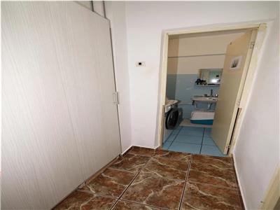 Apartament 3 camere, etaj 4, acoperis, zona Tiriac  Paco
