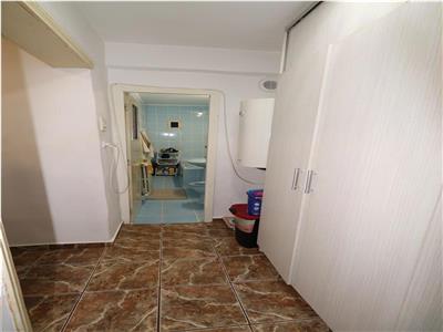 Apartament 3 camere, etaj 4, acoperis, zona Tiriac  Paco
