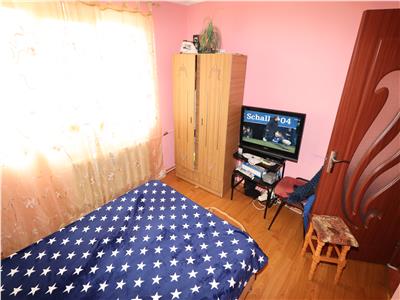 Apartament 3 camere, etaj 4 cu acoperis, decomandat
