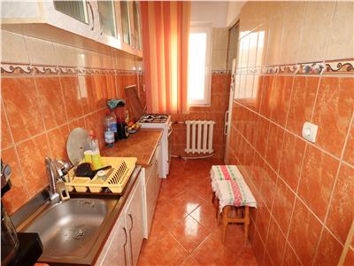 Apartament 3 camere, etaj 4 cu acoperis, decomandat