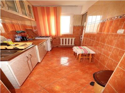 Apartament 3 camere, etaj 4 cu acoperis, decomandat