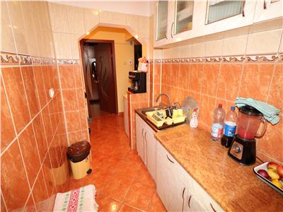 Apartament 3 camere, etaj 4 cu acoperis, decomandat