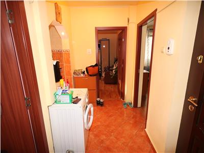 Apartament 3 camere, etaj 4 cu acoperis, decomandat