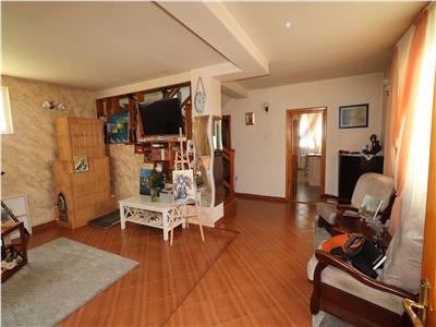 Casa de vanzare in zona Liceului 1