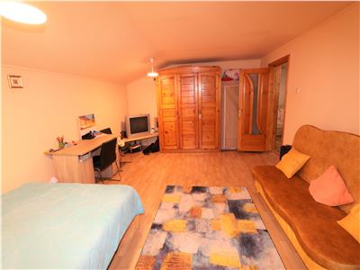 Casa de vanzare in zona Liceului 1