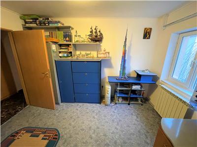 Apartament 3 camere, etaj 3, mobilat+ utilat,CT+AC, zona Pompieri