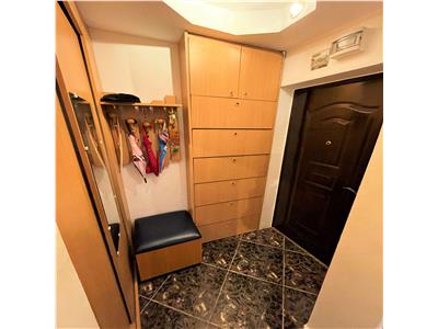 Apartament 3 camere, etaj 3, mobilat+ utilat,CT+AC, zona Pompieri